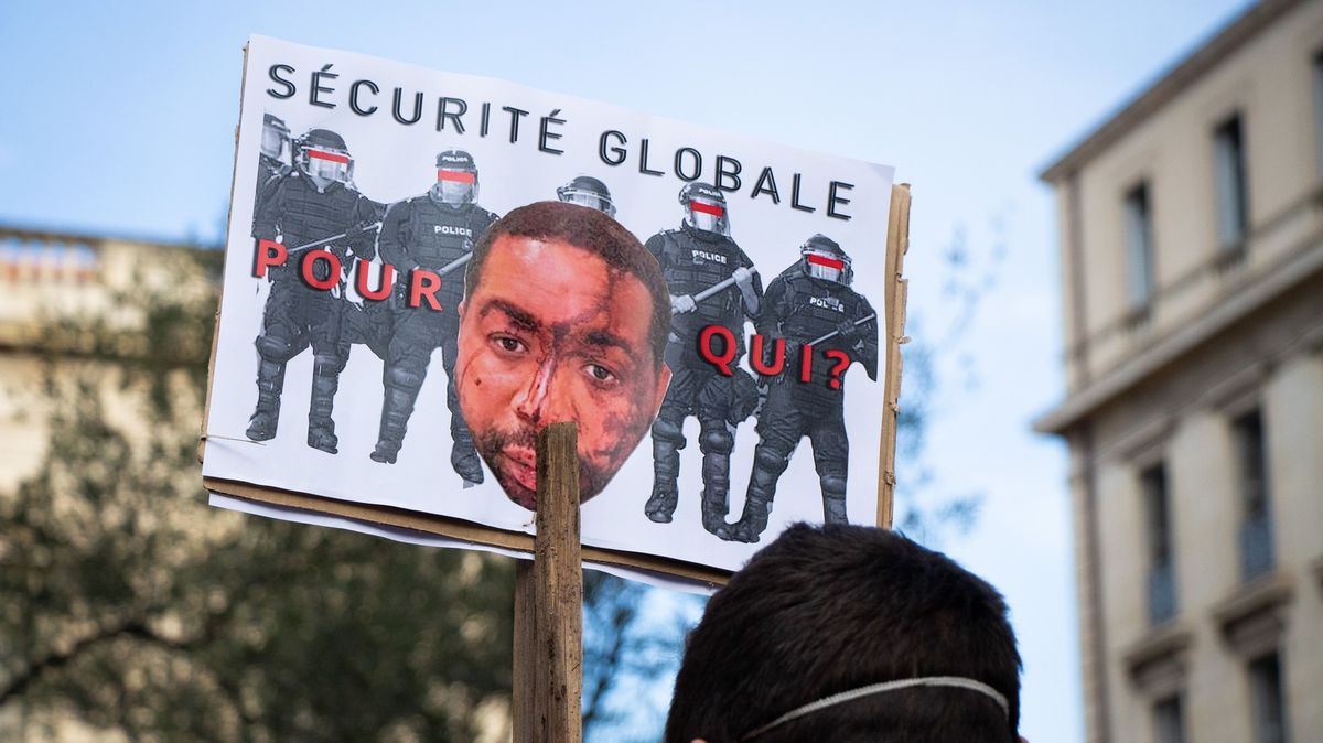 Ve Francii obžalovali čtyři policisty, kteří napadli producenta tmavé pleti